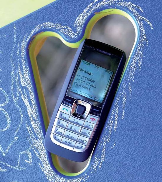 Lyon lance une campagne de prévention sur les usages du téléphone portable  - Communiqué de presse des élus Verts du 12/12/2008