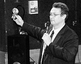 Le public était décidé à limiter ses expositions aux ondes... sans se passer définitivement du portable ou du micro-ondes Le public était décidé à limiter ses expositions aux ondes... sans se passer définitivement du portable ou du micro-ondes