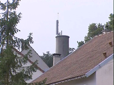 Les antennes-relais et leurs ondes électromagnétiques sont encore au coeur de la polémique. - COPYRIGHT France 3 Les antennes-relais et leurs ondes électromagnétiques sont encore au coeur de la polémique. - COPYRIGHT France 3