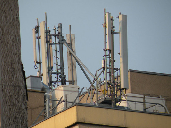 Antennes relais | Saint-Ouen, Seine-Saint-Denis, France | Antennes relais | Saint-Ouen, Seine-Saint-Denis, France |