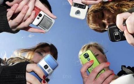 "Interdire les téléphones portables au moins de 14 ans ?" - Care Vox - 03/06/2011 "Interdire les téléphones portables au moins de 14 ans ?" - Care Vox - 03/06/2011