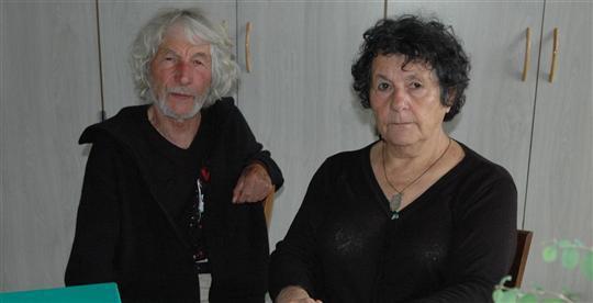 Les Talantais Robert et Michèle Cautain, parents d'une fille électrohypersensible, dénoncent un scandale sanitaire. Les Talantais Robert et Michèle Cautain, parents d'une fille électrohypersensible, dénoncent un scandale sanitaire.