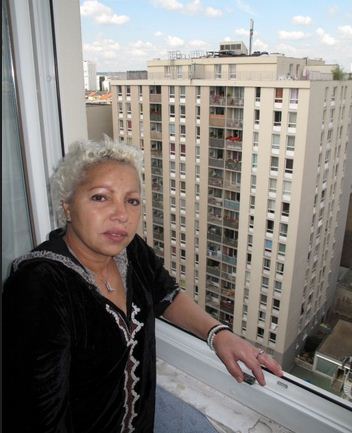 RUE D’ALÉSIA (XIVe), VENDREDI. Leïla estime que l’antenne est responsable de ses problèmes de santé RUE D’ALÉSIA (XIVe), VENDREDI. Leïla estime que l’antenne est responsable de ses problèmes de santé