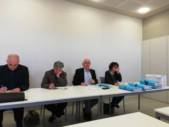 Le maire de Bayonne Jean-René Etchegaray, accompagné d’élus de la majorité et de l’opposition, dénoncent les agissements d’Enedis CRÉDIT PHOTO : P. S.