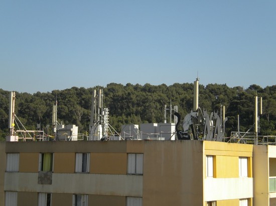 Des médecins lancent une enquête sur l'impact des antennes relais sur la santé - 03/10/2011 Des médecins lancent une enquête sur l'impact des antennes relais sur la santé - 03/10/2011