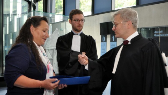Mes Christophe Léguevaques et David Nabet (au centre), les avocats des défendeurs, à la sortie de l'audience dans la salle des pas perdus du palais de justice de Foix. / Photo DDM, B.H. Mes Christophe Léguevaques et David Nabet (au centre), les avocats des défendeurs, à la sortie de l'audience dans la salle des pas perdus du palais de justice de Foix. / Photo DDM, B.H.