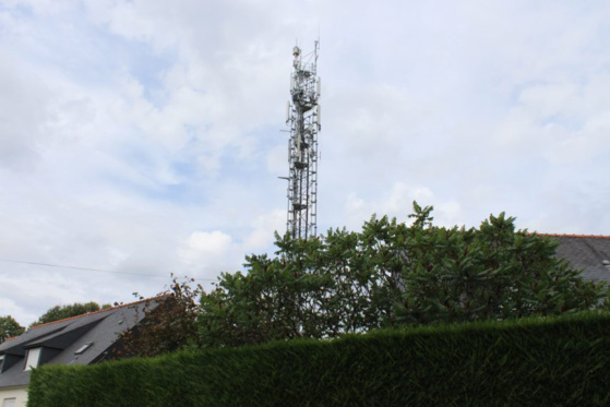 L’antenne de Castel Pic, à Guingamp, se situe en plein cœur d’un quartier d’habitations. (©L’Echo de l’Argoat) L’antenne de Castel Pic, à Guingamp, se situe en plein cœur d’un quartier d’habitations. (©L’Echo de l’Argoat)