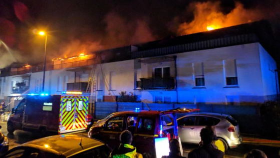 Le feu a détruit 700m² hier soir. / © F3 Nouvelle-Aquitaine