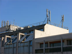 Antennes-relais, désobéir pour assurer la précaution ! - gabrielamard.fr - 16/03/2012 Antennes-relais, désobéir pour assurer la précaution ! - gabrielamard.fr - 16/03/2012