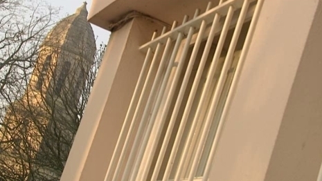 Une antenne relais est placé sur le clocher du Sépulcre, juste à côté de l'école de Pigacière Une antenne relais est placé sur le clocher du Sépulcre, juste à côté de l'école de Pigacière