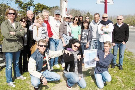 Une partie des riverains réunis au sein du collectif citoyen qui s'est opposé à l'installation de l'antenne de la SNCF. (photo O. B.) Une partie des riverains réunis au sein du collectif citoyen qui s'est opposé à l'installation de l'antenne de la SNCF. (photo O. B.)