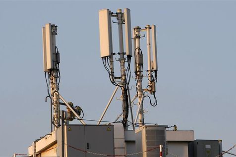 Antennes de téléphonie mobile à Nice, le 14 septembre 2009. (Photo Eric Gaillard. Reuters) Antennes de téléphonie mobile à Nice, le 14 septembre 2009. (Photo Eric Gaillard. Reuters)