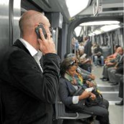"Des connexions plus Net dans le métro - la polémique sur des risques sanitaires va bon train" - 20 Minutes - 03/07/2012 "Des connexions plus Net dans le métro - la polémique sur des risques sanitaires va bon train" - 20 Minutes - 03/07/2012