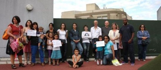 "Parents et élus veulent faire démonter l’antenne-relais" - Le Parisien - 05/07/2012 "Parents et élus veulent faire démonter l’antenne-relais" - Le Parisien - 05/07/2012