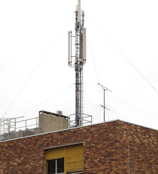 La mairie de Paris et les grands opérateurs télécom ont annoncé ce mardi un accord sur un projet de nouvelle charte de la téléphonie mobile à Paris reposant sur un compromis entre l'exposition aux ondes des antennes-relais et la qualité de la couverture. | LP/Yves Fossey La mairie de Paris et les grands opérateurs télécom ont annoncé ce mardi un accord sur un projet de nouvelle charte de la téléphonie mobile à Paris reposant sur un compromis entre l'exposition aux ondes des antennes-relais et la qualité de la couverture. | LP/Yves Fossey