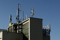 "La nouvelle charte parisienne des antennes-relais est déjà contestée" - 01Net - 19/09/2012 "La nouvelle charte parisienne des antennes-relais est déjà contestée" - 01Net - 19/09/2012