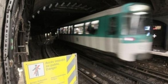 "Dans les tunnels du métro, la bataille des ondes a commencé " - L'Humanité - 21/01/2013 "Dans les tunnels du métro, la bataille des ondes a commencé " - L'Humanité - 21/01/2013