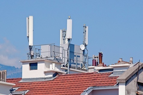 "Nouveaux soupçons sur les ondes d’antennes-relais" - La Croix - 03/04/2013 "Nouveaux soupçons sur les ondes d’antennes-relais" - La Croix - 03/04/2013