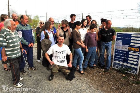 "Des riverains entrent en résistance contre une antenne-relais" - Le Populaire - 06/05/2013 "Des riverains entrent en résistance contre une antenne-relais" - Le Populaire - 06/05/2013