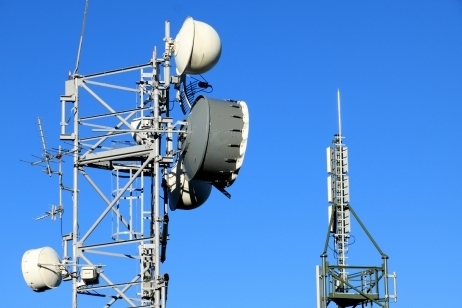 Selon le rapport, l'exposition aux antennes-relais est très inférieure aux seuils réglementaires dans 99% des cas. © Fotolia.com - Unclesam Selon le rapport, l'exposition aux antennes-relais est très inférieure aux seuils réglementaires dans 99% des cas. © Fotolia.com - Unclesam