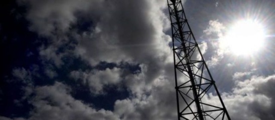 Des simulations sur la réduction possible de la puissance des antenne-relais a été rendu lundi aux ministères de l'Ecologie et de l'Economie numérique. | AFP/FRED TANNEAU Des simulations sur la réduction possible de la puissance des antenne-relais a été rendu lundi aux ministères de l'Ecologie et de l'Economie numérique. | AFP/FRED TANNEAU