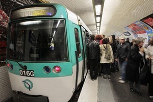 © Jacques Demarthon / AFP Le Syndicat Sud RATP dénonce des niveaux d'ondes plus élevés qu'en surface. © Jacques Demarthon / AFP Le Syndicat Sud RATP dénonce des niveaux d'ondes plus élevés qu'en surface.