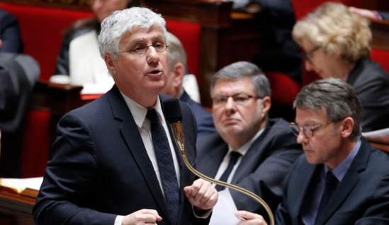 Le ministre de l'Ecologie Philippe Martin et la ministre déléguée à l'Economie numérique Fleur Pellerin ont vanté jeudi à l'Assemblée l'"équilibre" et le "compromis" de la proposition de loi sur les ondes électromagnétiques défendue par les écologistes, insistant sur la nécessité de "concilier" industrie et environnement. afp.com/Thomas Samson Le ministre de l'Ecologie Philippe Martin et la ministre déléguée à l'Economie numérique Fleur Pellerin ont vanté jeudi à l'Assemblée l'"équilibre" et le "compromis" de la proposition de loi sur les ondes électromagnétiques défendue par les écologistes, insistant sur la nécessité de "concilier" industrie et environnement. afp.com/Thomas Samson