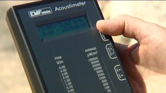 VIDEO : 'Fuir les champs électro magnétiques... les cas de syndrome EHS sont de plus en plus nombreux' - France 3 - 01/09/215