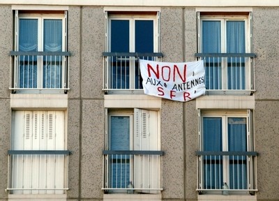 À Encagnane, les locataires dénoncent l'installation sans concertation d'antennes-relais sur les toits. (copyright - Archives La Provence) À Encagnane, les locataires dénoncent l'installation sans concertation d'antennes-relais sur les toits. (copyright - Archives La Provence)