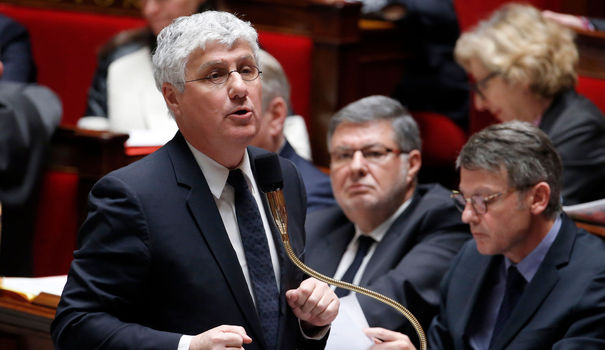 Le ministre de l'Ecologie Philippe Martin et la ministre déléguée à l'Economie numérique Fleur Pellerin ont vanté jeudi à l'Assemblée l'"équilibre" et le "compromis" de la proposition de loi sur les ondes électromagnétiques défendue par les écologistes, insistant sur la nécessité de "concilier" industrie et environnement.  afp.com/Thomas Samson Le ministre de l'Ecologie Philippe Martin et la ministre déléguée à l'Economie numérique Fleur Pellerin ont vanté jeudi à l'Assemblée l'"équilibre" et le "compromis" de la proposition de loi sur les ondes électromagnétiques défendue par les écologistes, insistant sur la nécessité de "concilier" industrie et environnement.  afp.com/Thomas Samson