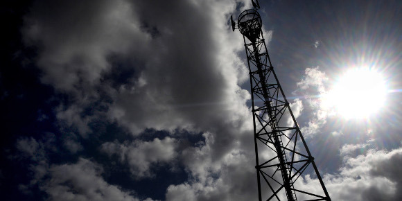 Une antenne-relais. (Fred Tanneau - AFP)